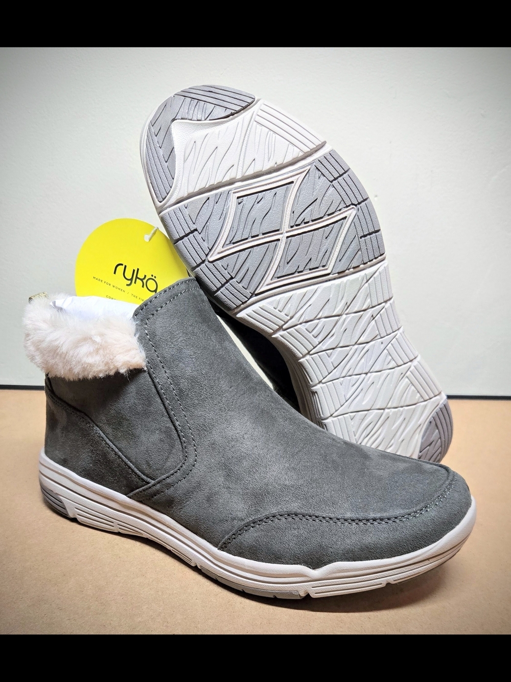Ryka Amaze Womens 8.5 Wide Cozy Lined Water-Repellent Booties Alpine Green NIB